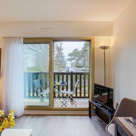 Апартаменты Studio Marie Antoinette-3 By Interhome Довиль